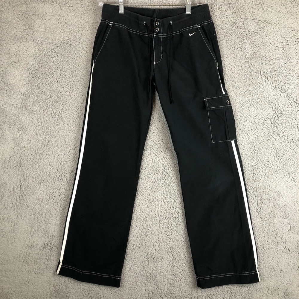Vintage wide straight leg Nike Women’s Casual Cargo Track Pants size small 30x31